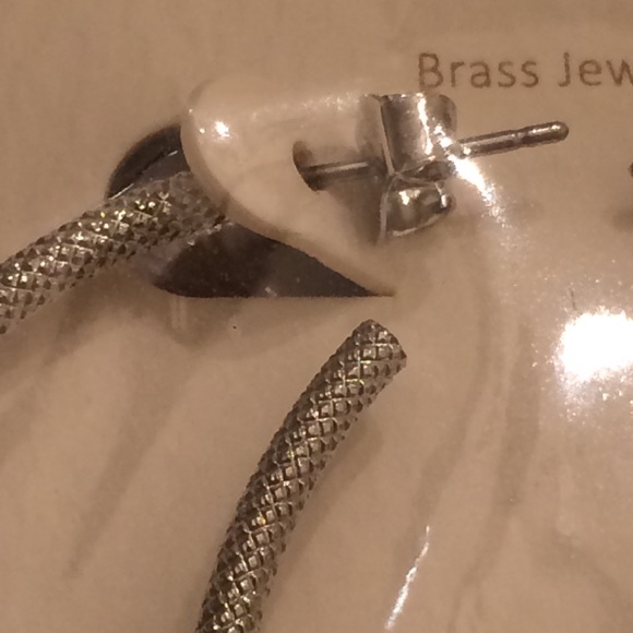 Sodajo Brass Jewelry Diamond-Cut Hoop Earrings - Picture 4 of 5